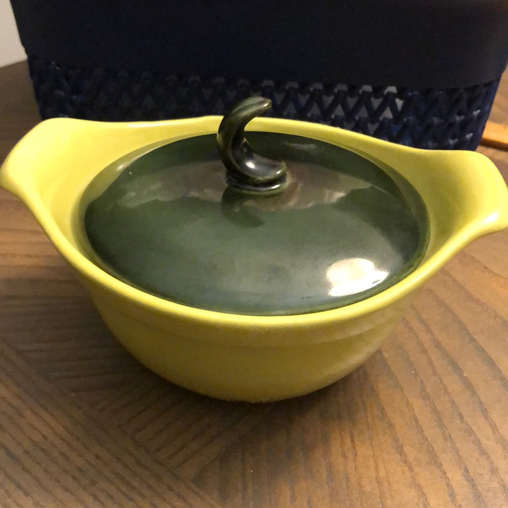Vintage Hull Pottery 1950’s crescent individual casserole dish USA B-7 green